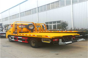 金杨新村附近拖车救援搭电